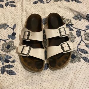 White leather strap Birkenstocks